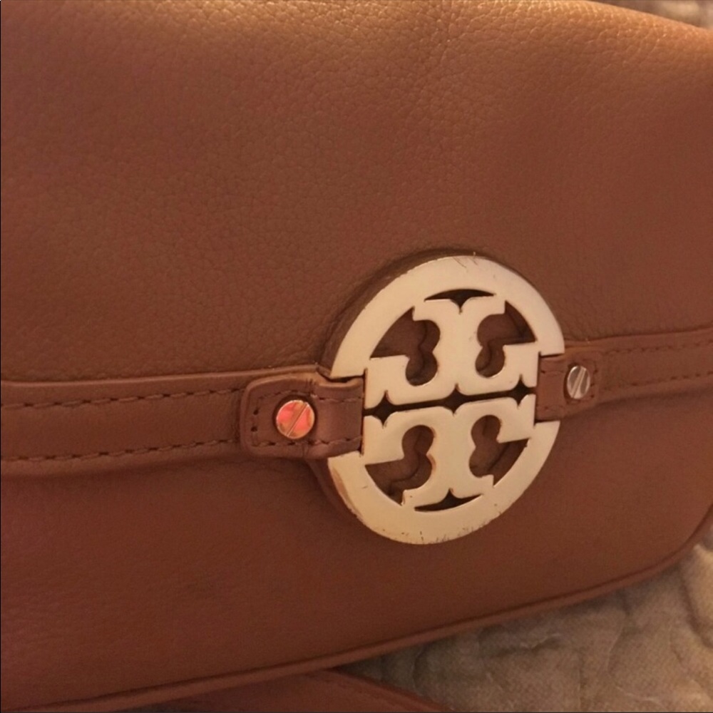 Beautiful Tory Burch crossbody bag!